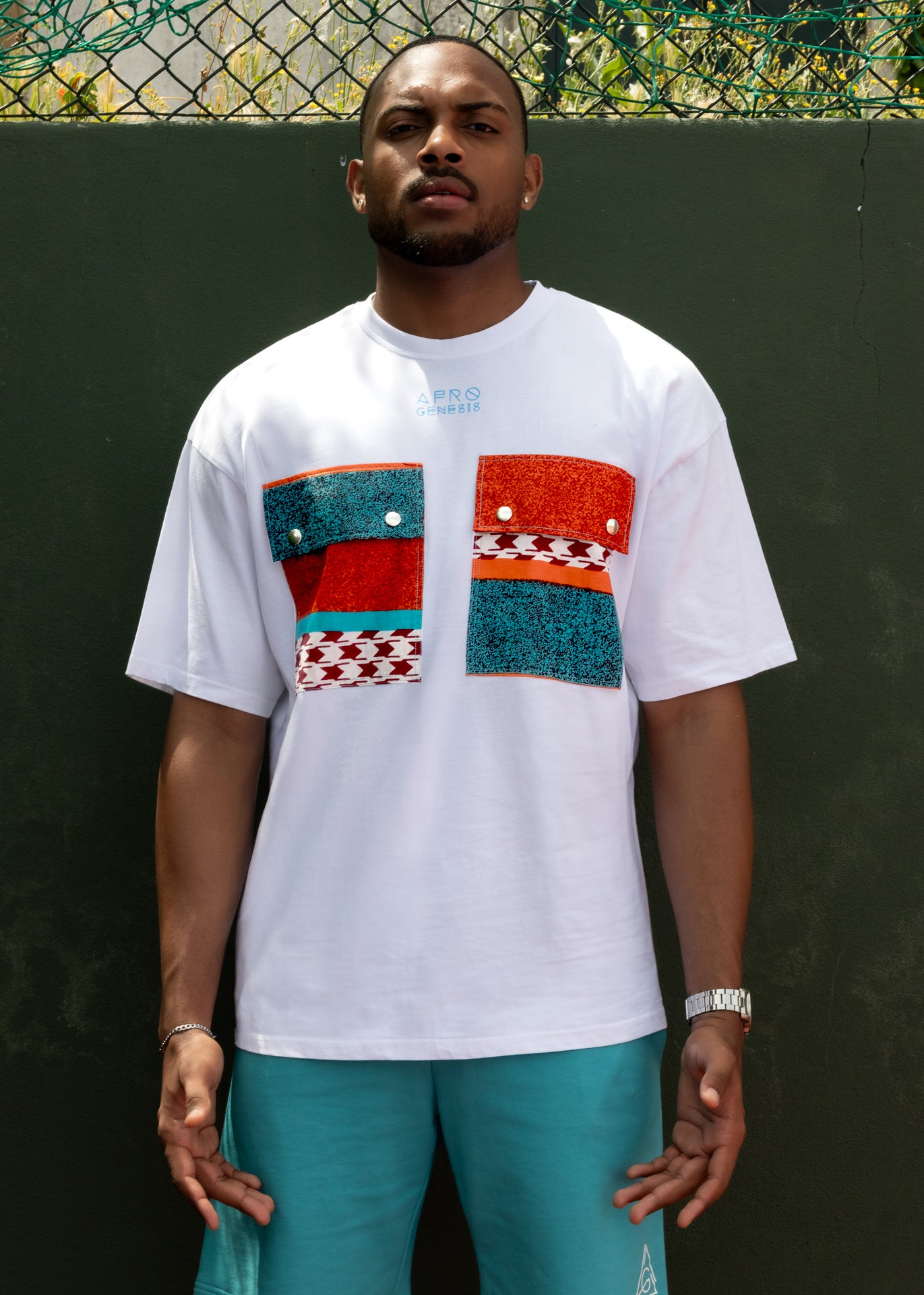 T-shirt oversize com bolsos em capulana