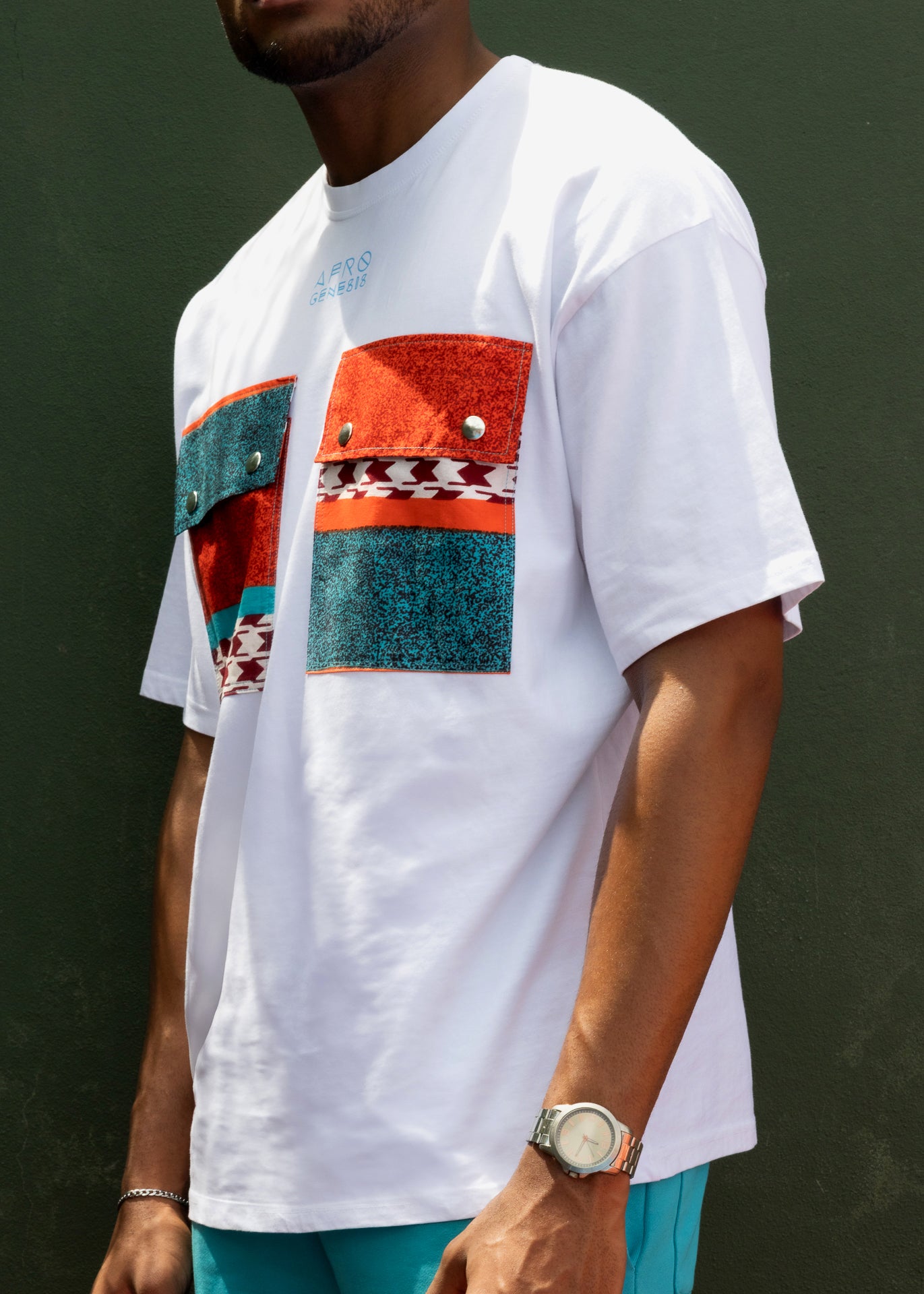 T-shirt oversize com bolsos em capulana