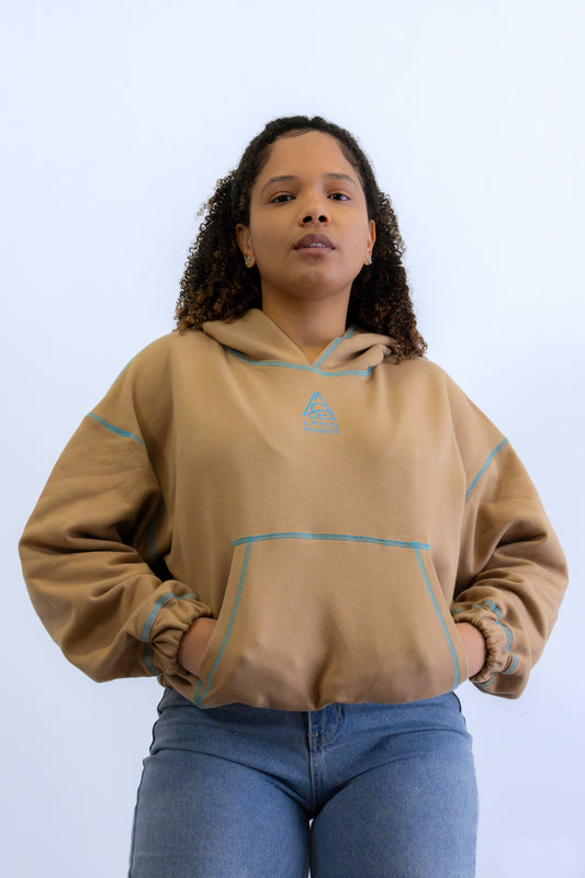 Hoodie curto com costuras visíveis