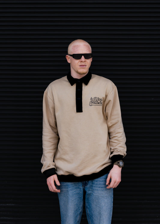 Polo oversize bege com detalhes