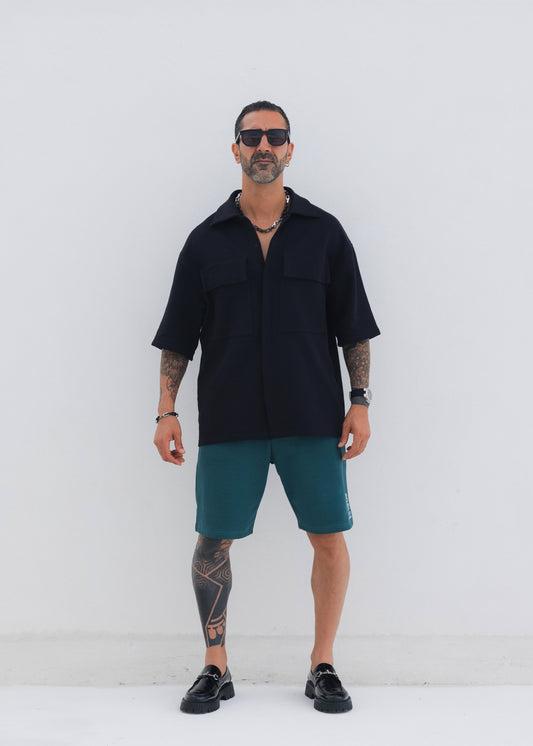 Camisa com gola e bolsos de abas
