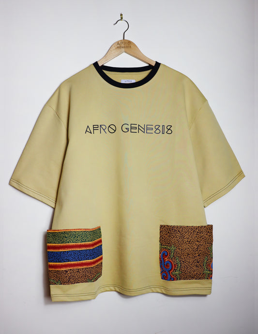 T-shirt com bolsos laterais